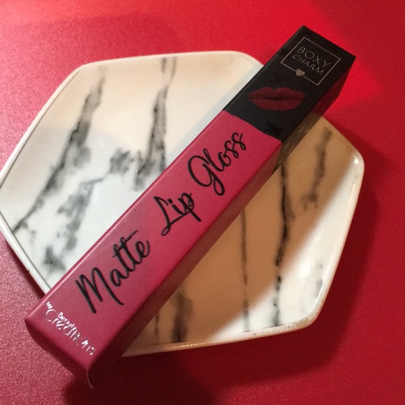 Long Wear Matte Lippy in *Kiss Me*